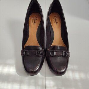Ladies SZ 6-1/2M Clarks Artisan Burgundy Loafers